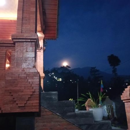 Villa Pringgitan Tawangmangu Esterno foto