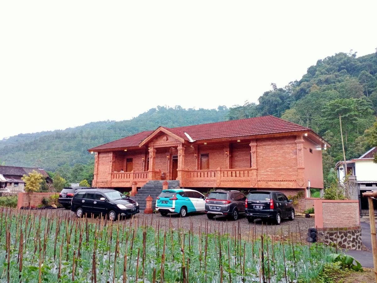 Villa Pringgitan Tawangmangu Esterno foto