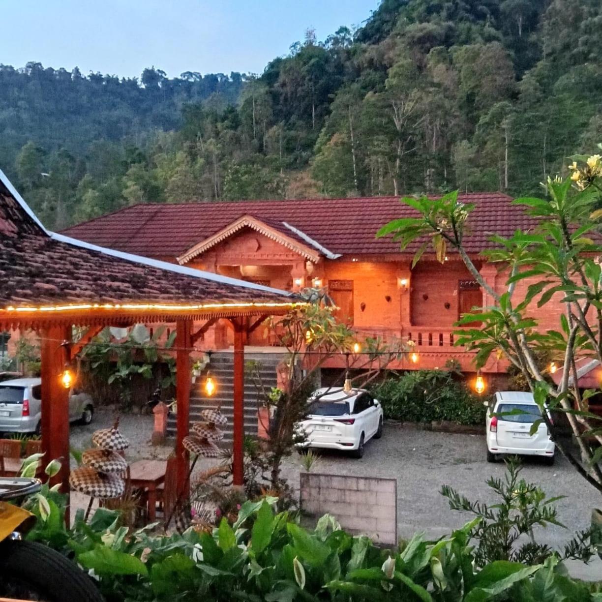 Villa Pringgitan Tawangmangu Esterno foto